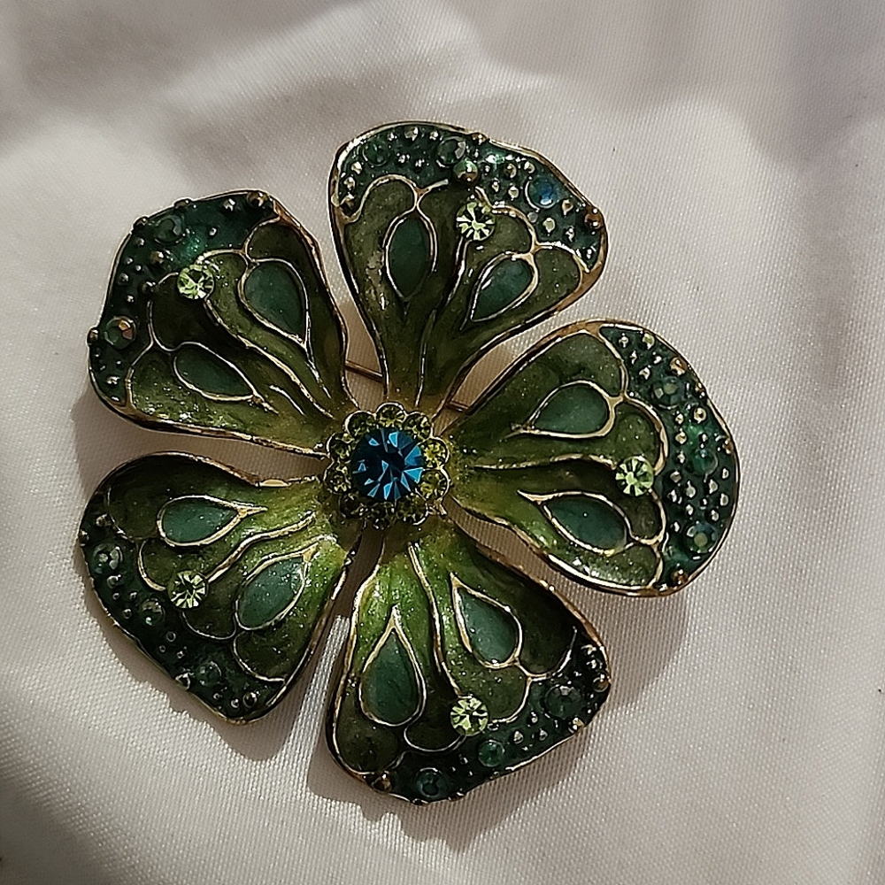 💋💋Vintage Green & Turquoise Painted Enamel Pin
